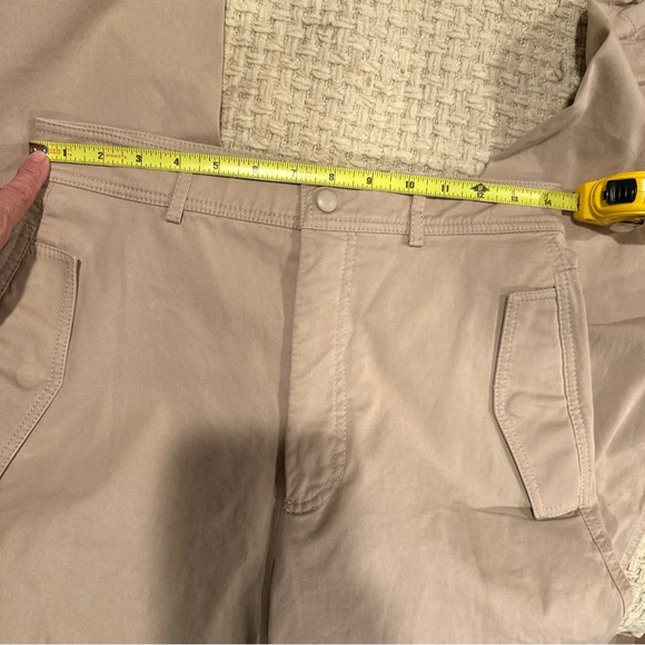 NWOT ZARA Women's Jogger Pants
Size small Beige Drawstring
Stretch Fabric - Picture 13 of 13